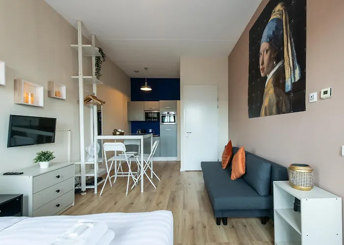 North Spacious For Two דירה